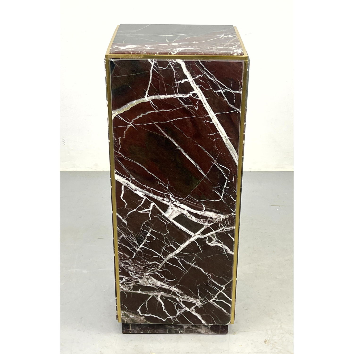 Green and Rouge Marble Pedestal 2ff1f7