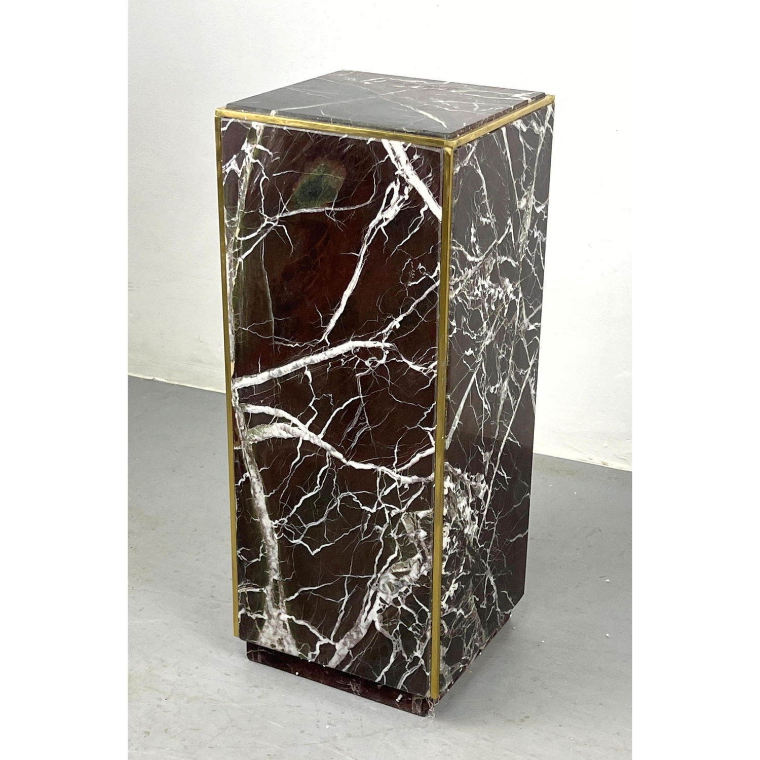 Green and Rouge Marble Pedestal 2ff1f5