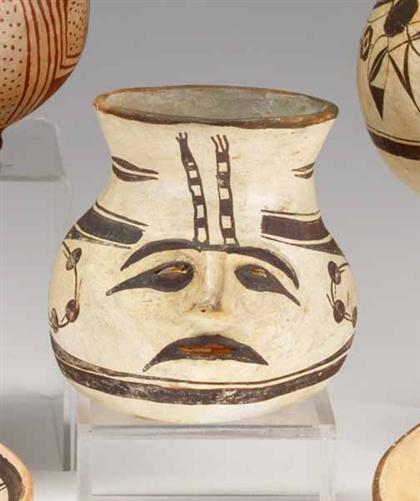 Hopi or Zuni effigy jar      H: