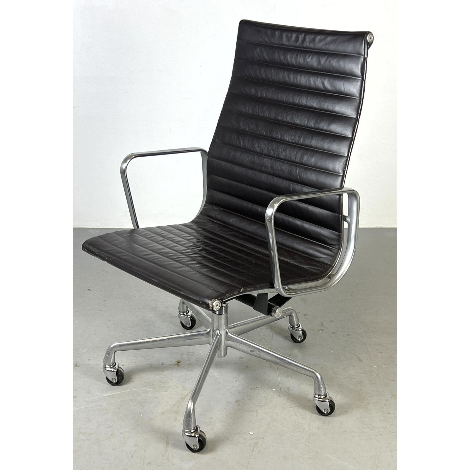 Eames Herman Miller Aluminum Group 2ff2f5