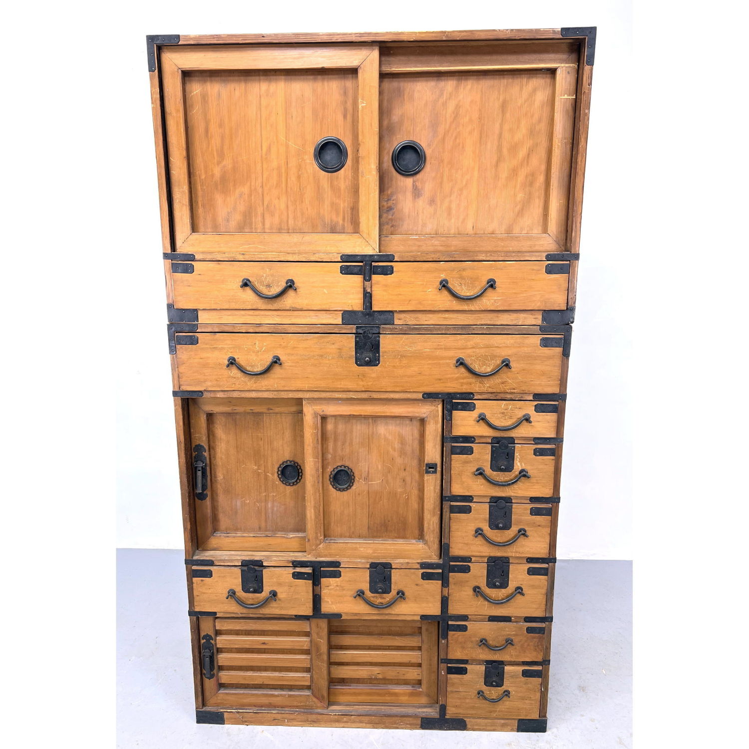 Asian Tanzu Cabinet with Decorative 2ff2f8