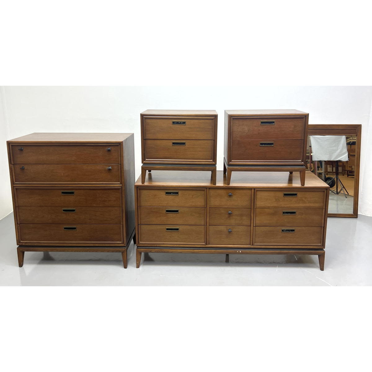 5pc Stanley American Modern Bedroom