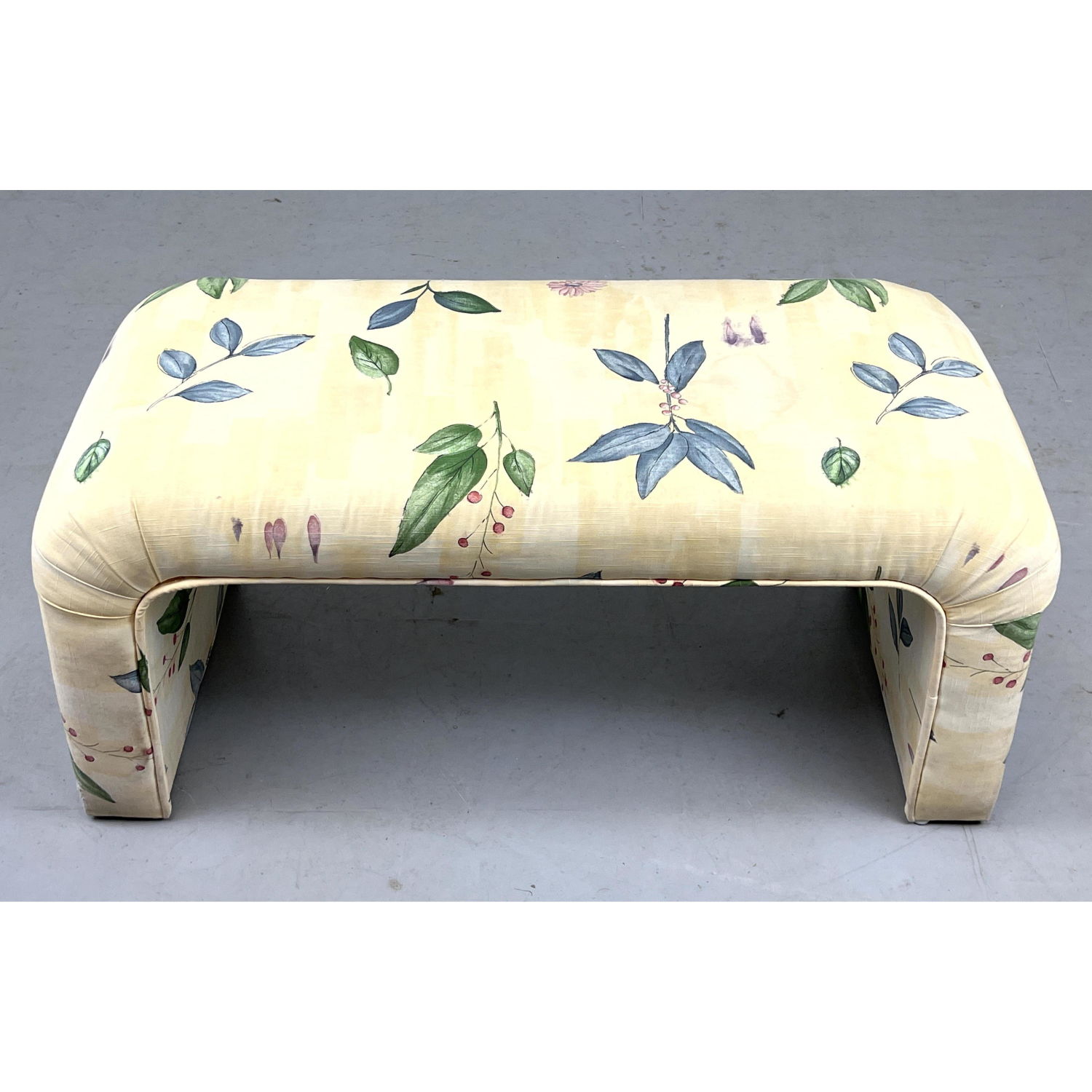 Fully upholstered bowed end bench  2ff35a