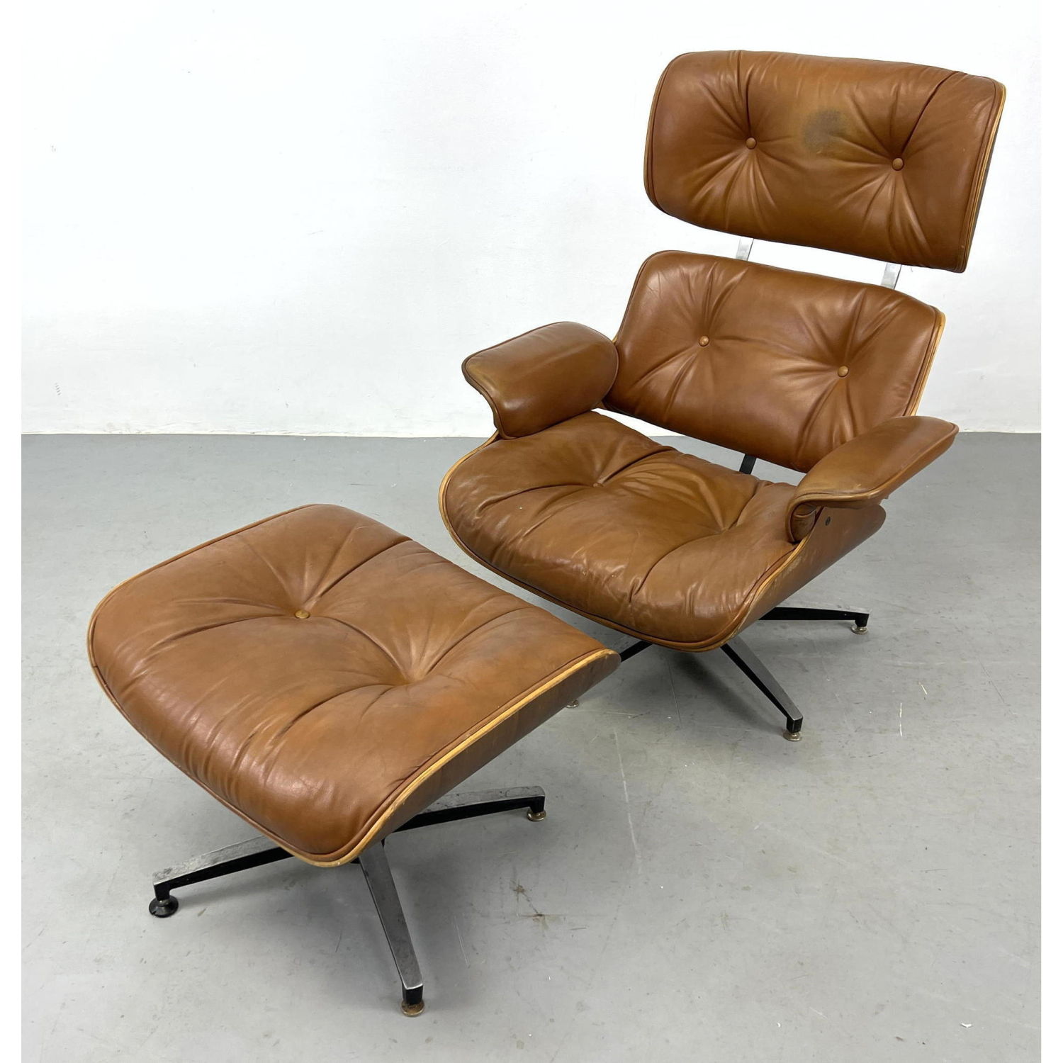 Eames Style Lounge Chair and Ottoman  2ff367