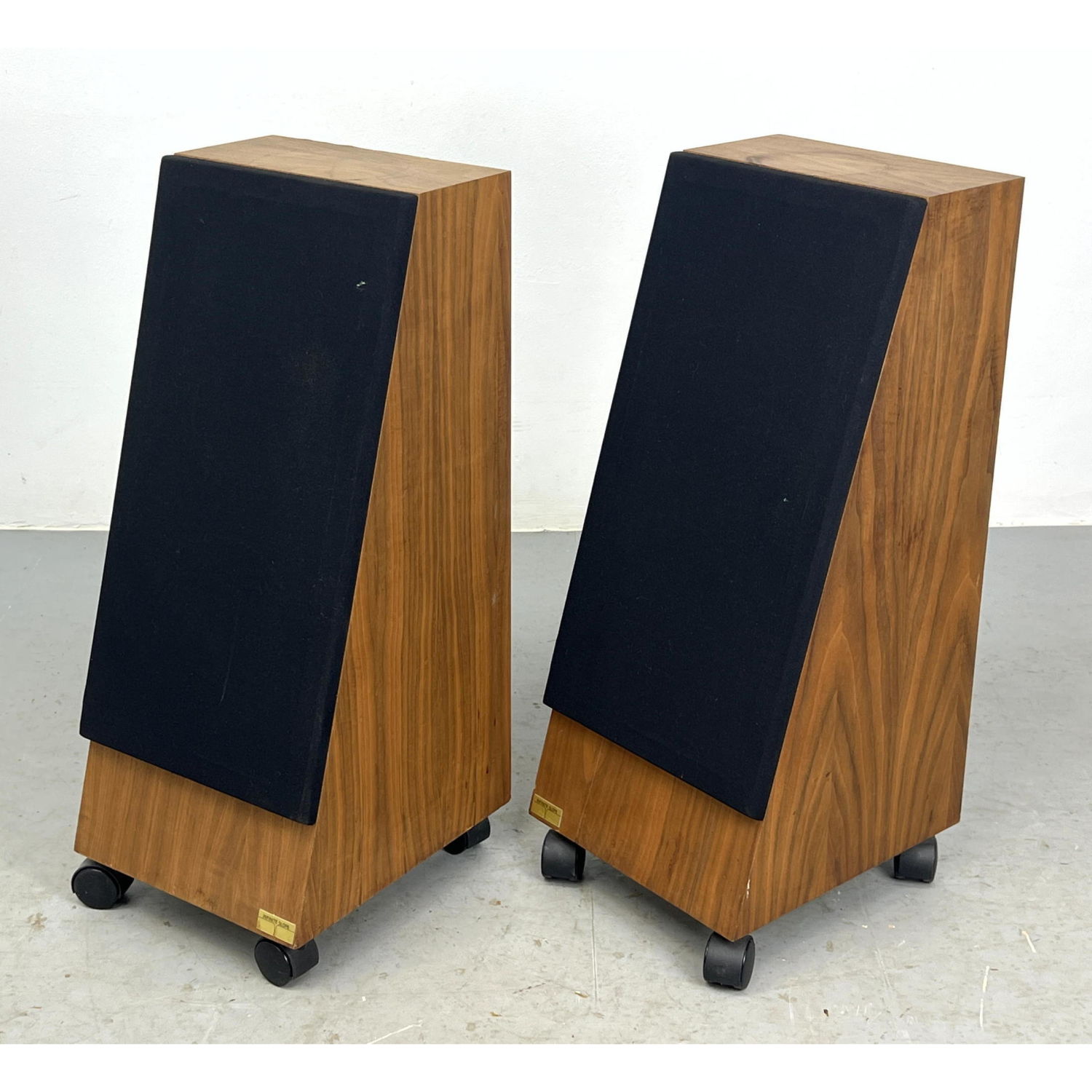 Pr JSE Modernist Stereo Speakers  2ff3c2