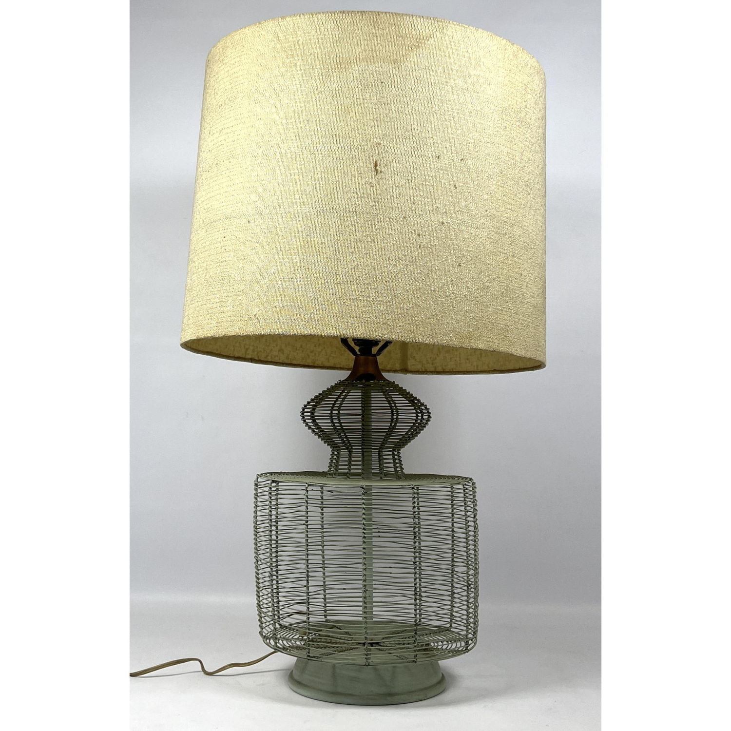 Metal wire Cage form Table Lamp.