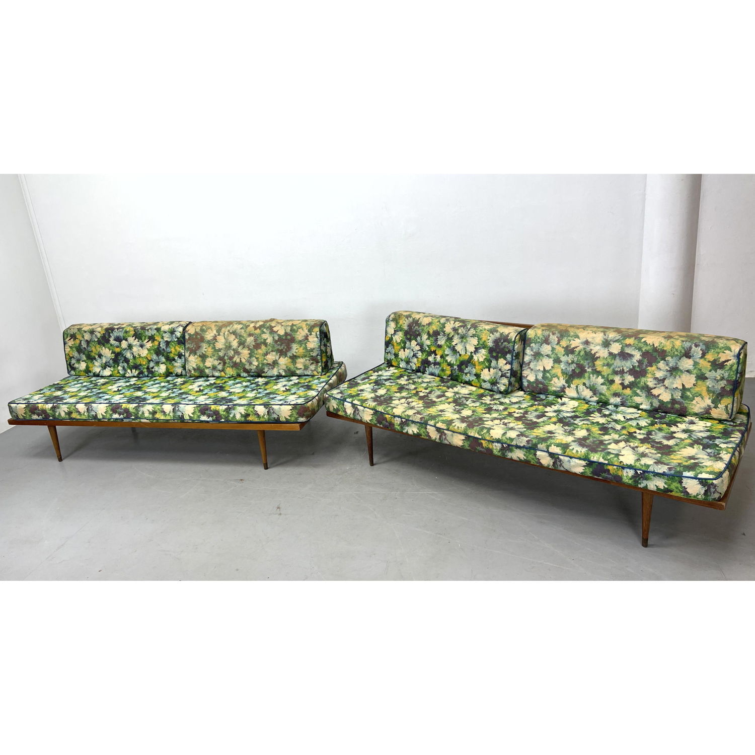 2pc Modernist wood frame Daybed