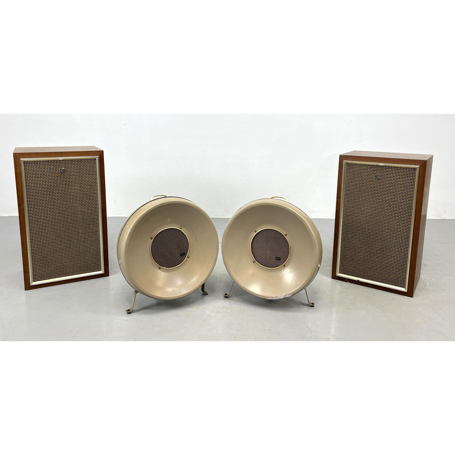 2 Pair Modernist Stereo Speakers  2ff4d5