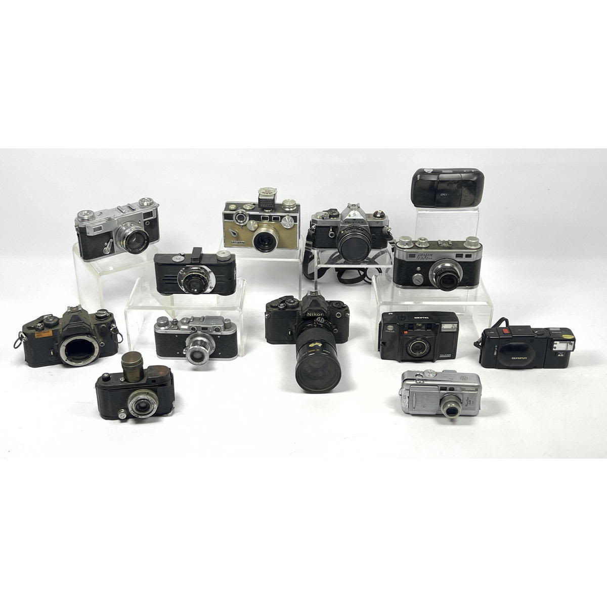 Lot 13 Vintage Cameras. Collection.