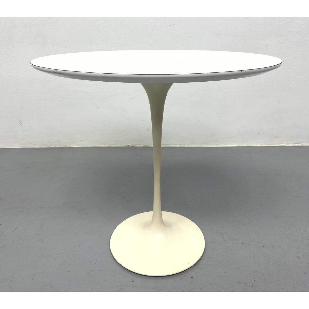 Knoll Oval Eero Saarinen Side table,