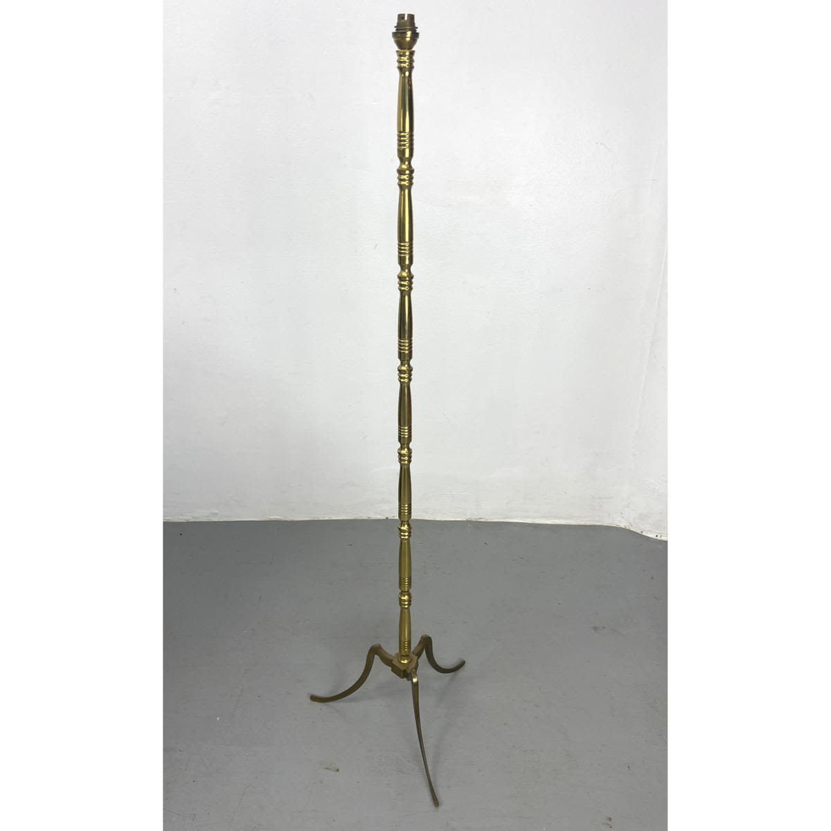 Elegant Tall Brass Floor Lamp with 2ff7c3