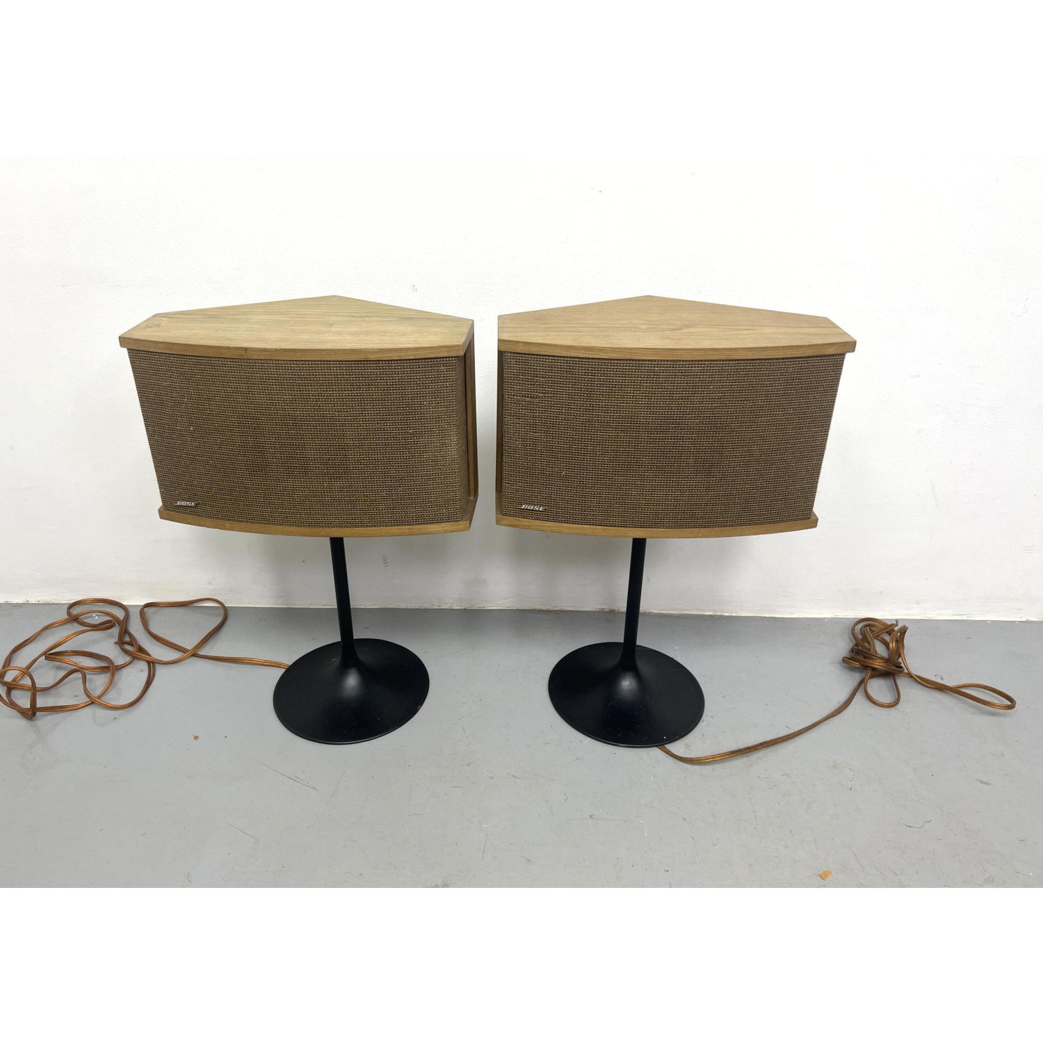 Bose 901 Speakers on Tulip Base 2ff880