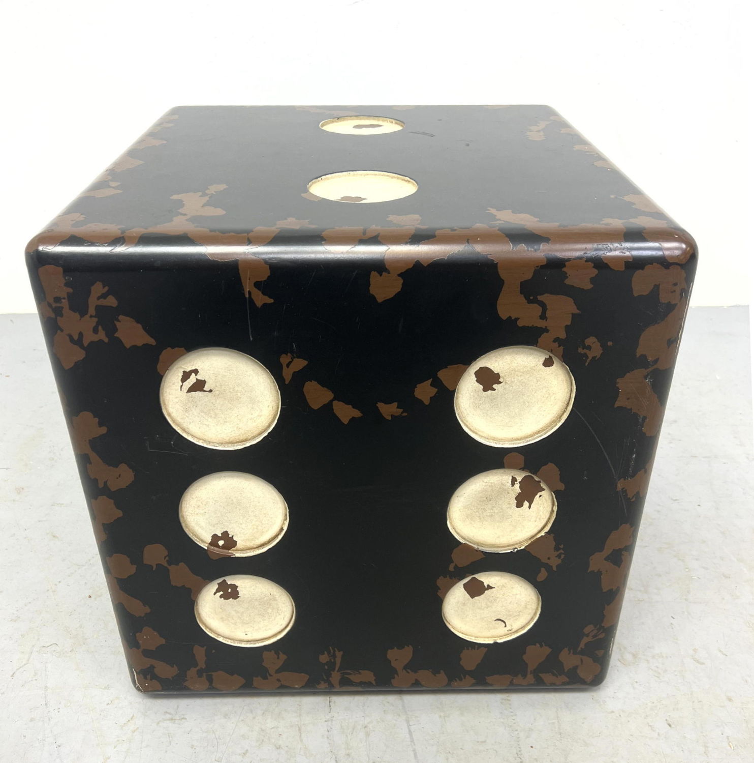 Oversized Dice Die Cube Side Table  2ff8a7