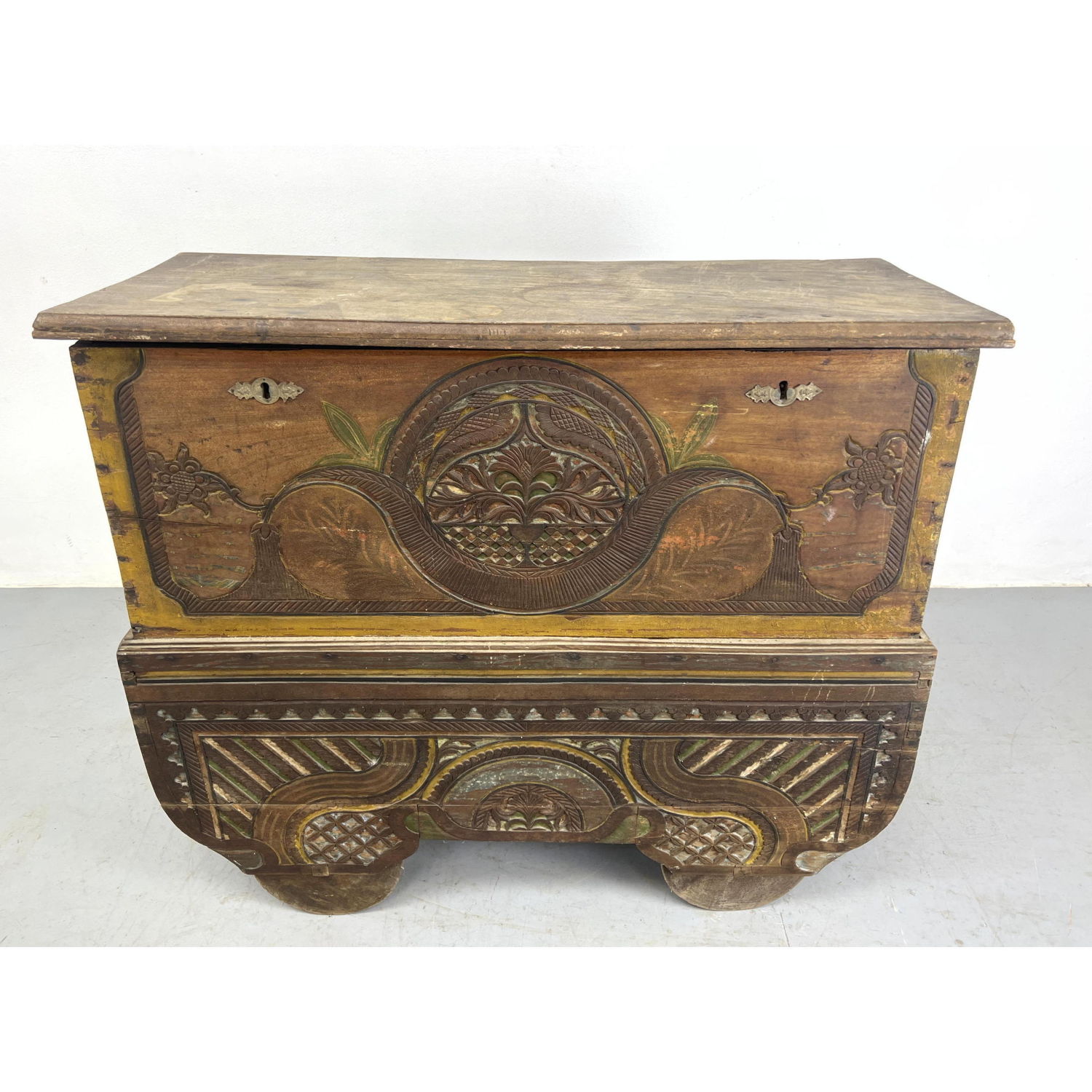Antique Continental Carved Trunk 2ff8e8
