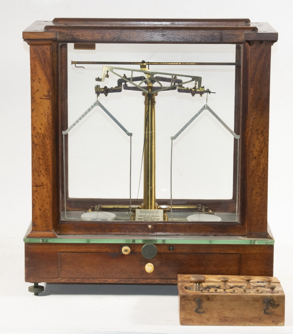 CASED BALANCE SCALE BY CHRISTIAN 302082