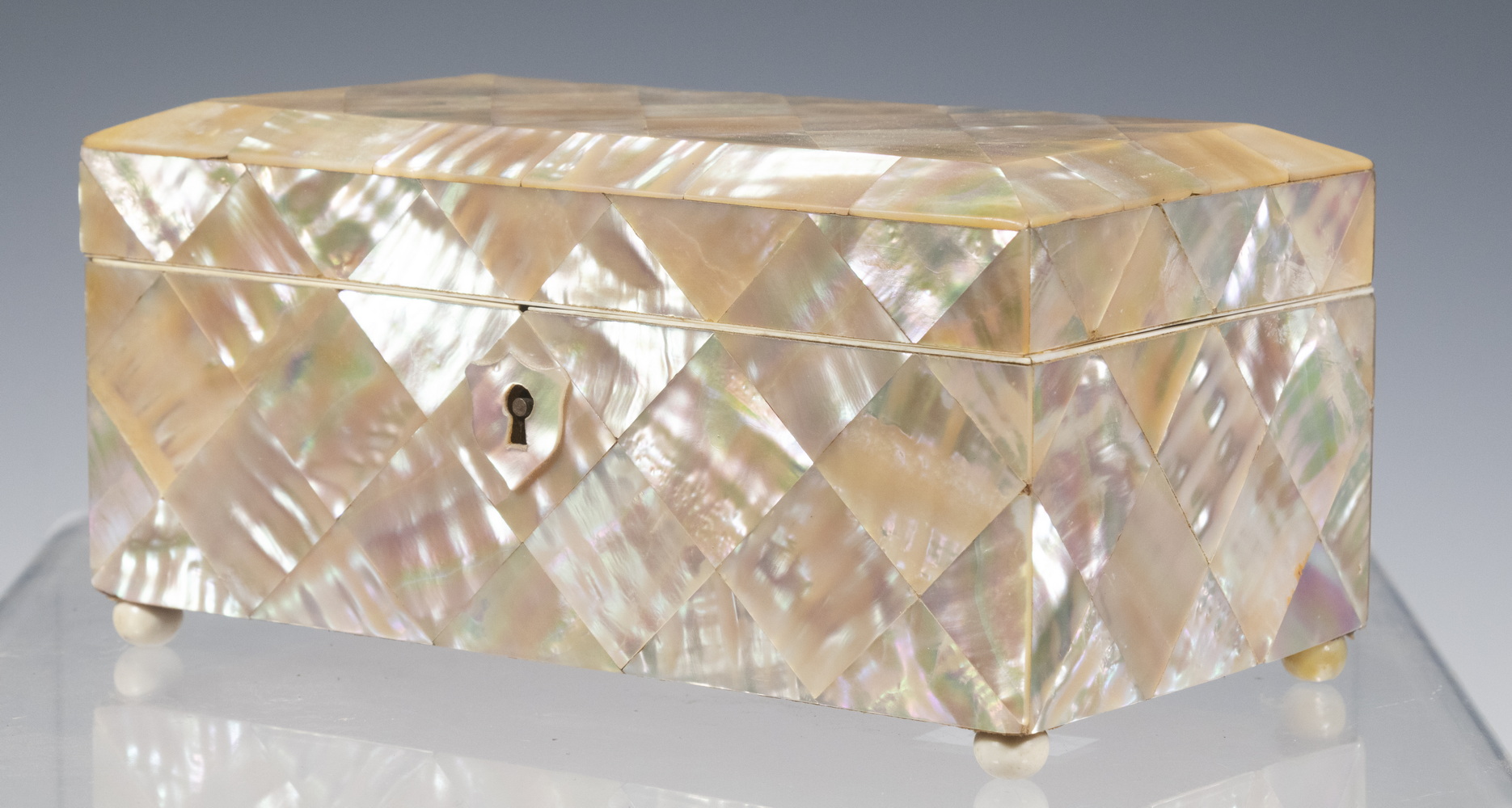 MOTHER OF PEARL TRINKET BOX 19th 3020ca