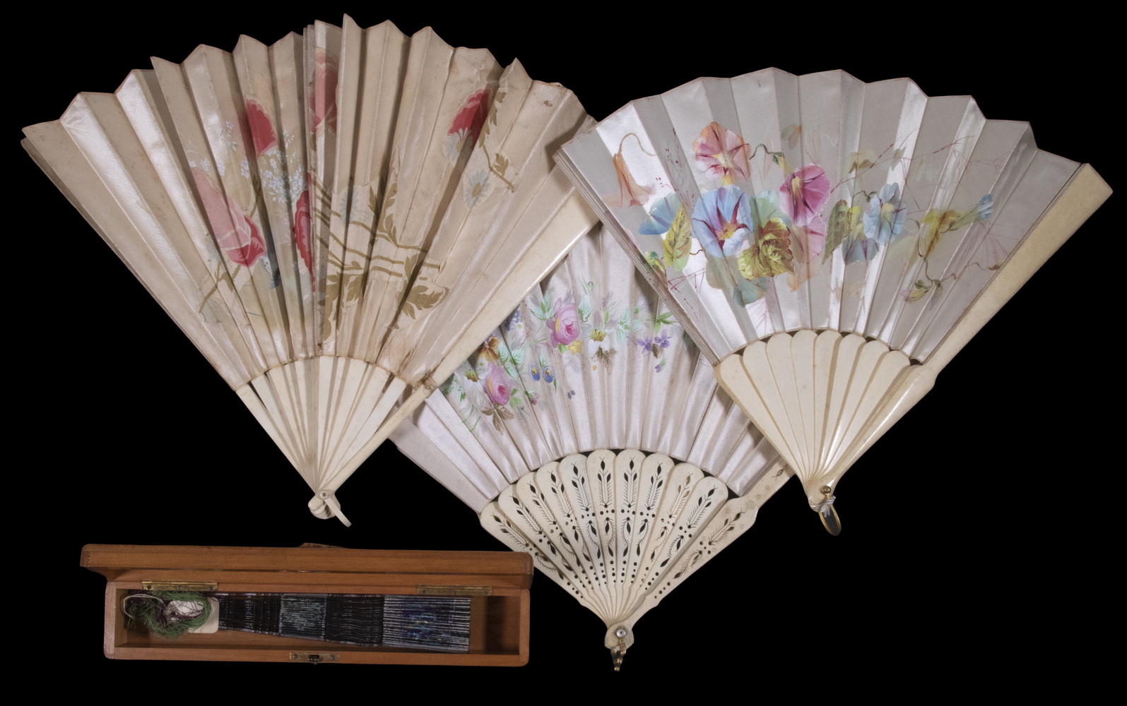 VINTAGE HAND FANS Lot of (4) Asian Crafted