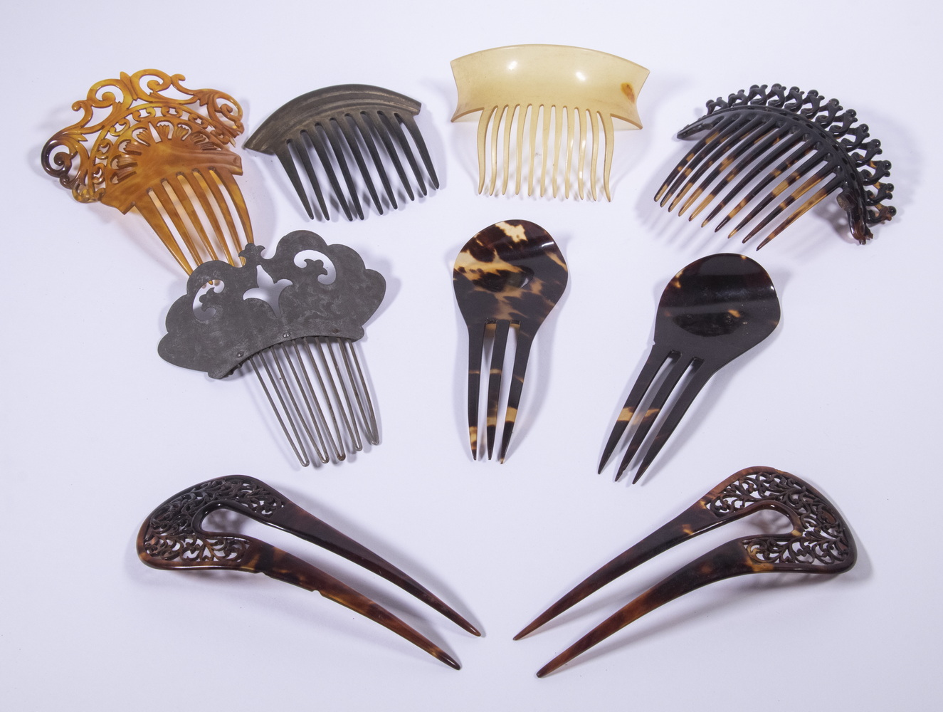 LADIES HAIR COMB COLLECTION Lot of (9)