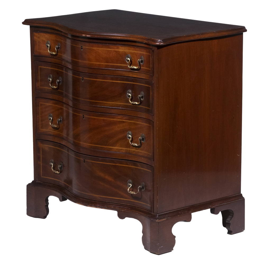 CHIPPENDALE SERPENTINE CHEST Mahogany 3022ce