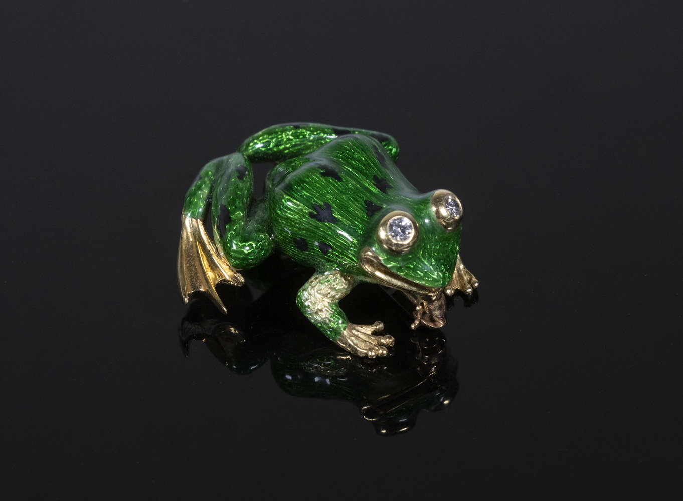 ENAMEL & DIAMOND FROG BROOCH 18K