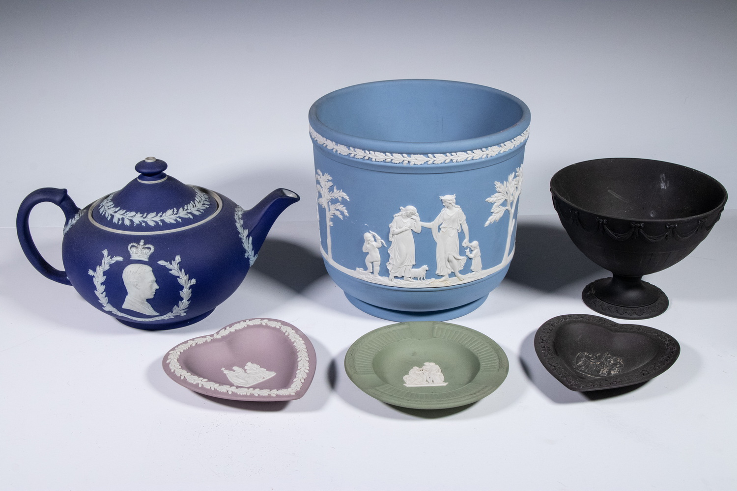 GROUP OF WEDGWOOD JASPERWARE  3025c4