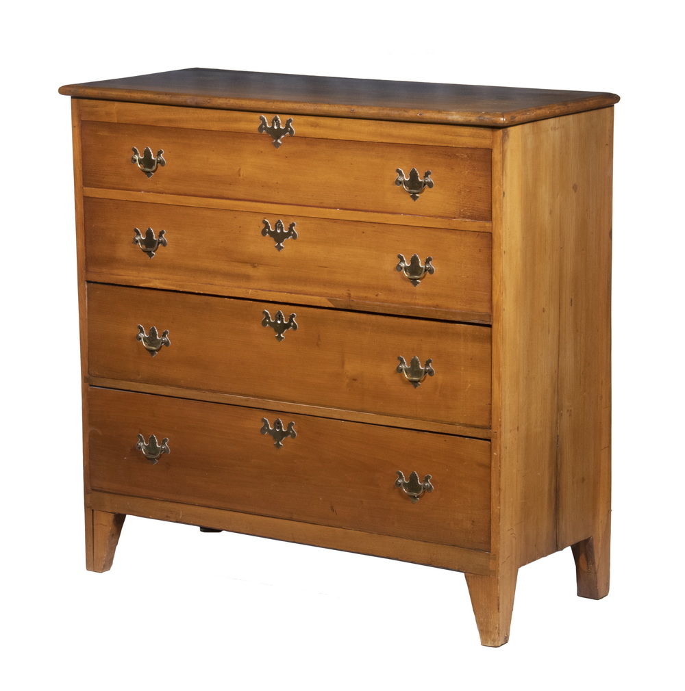 COUNTRY CHIPPENDALE BLANKET CHEST