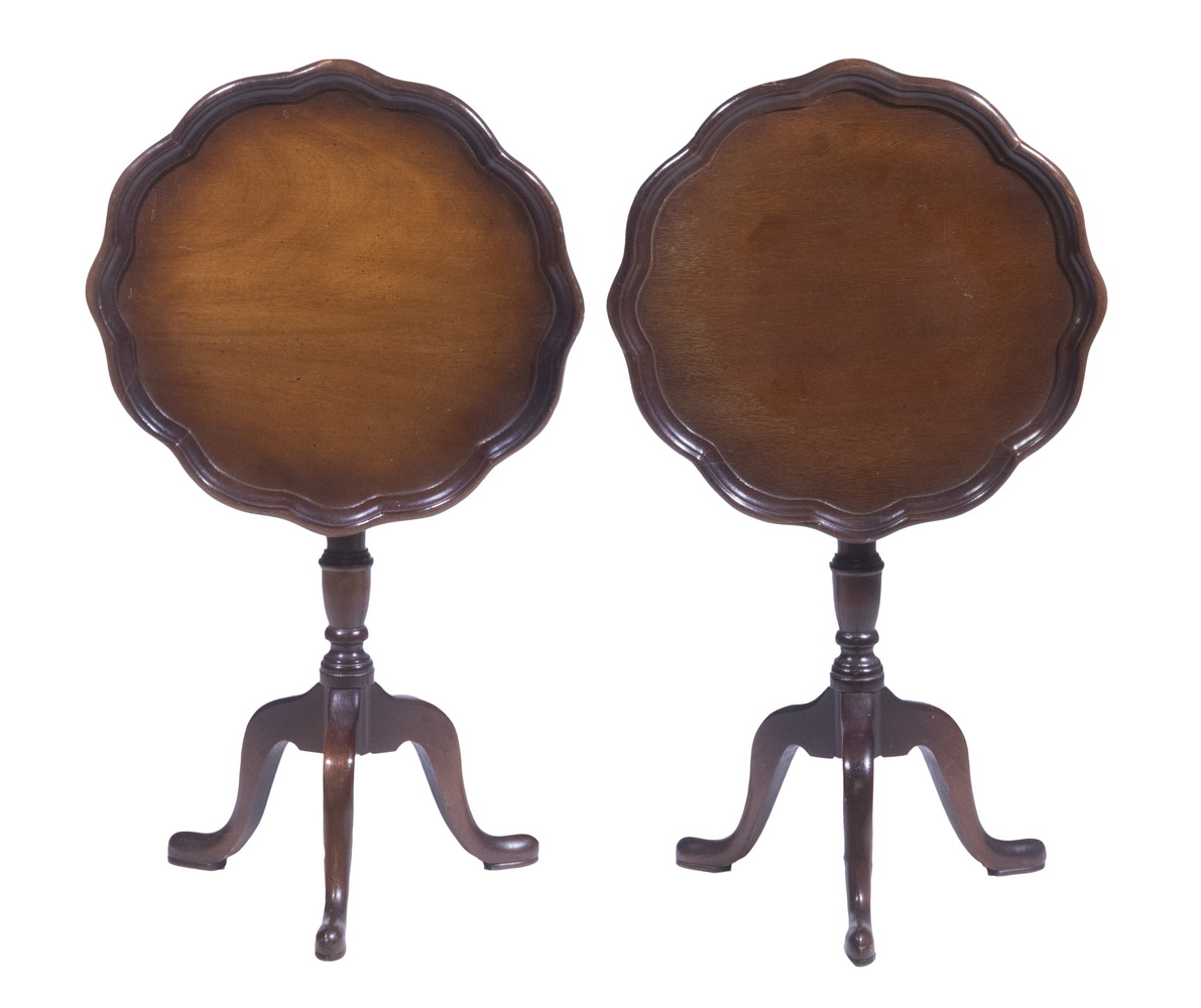 PAIR OF TILT TOP CANDLESTANDS Contemporary 302645