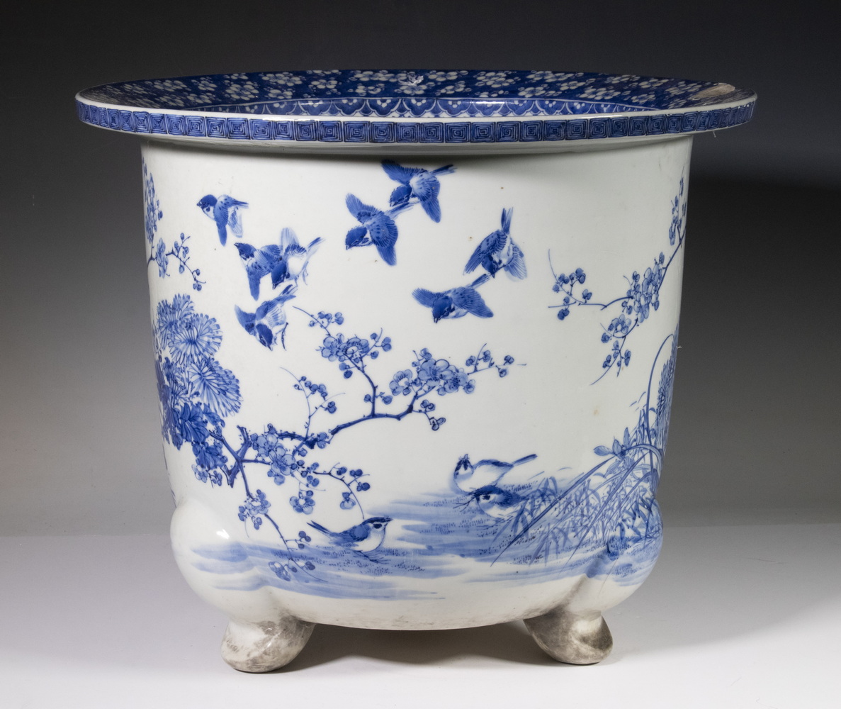 JAPANESE BLUE AND WHITE JARDINIERE 30268e