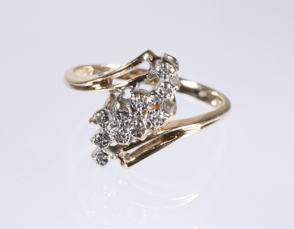 14K GOLD & DIAMOND CLUSTER RING