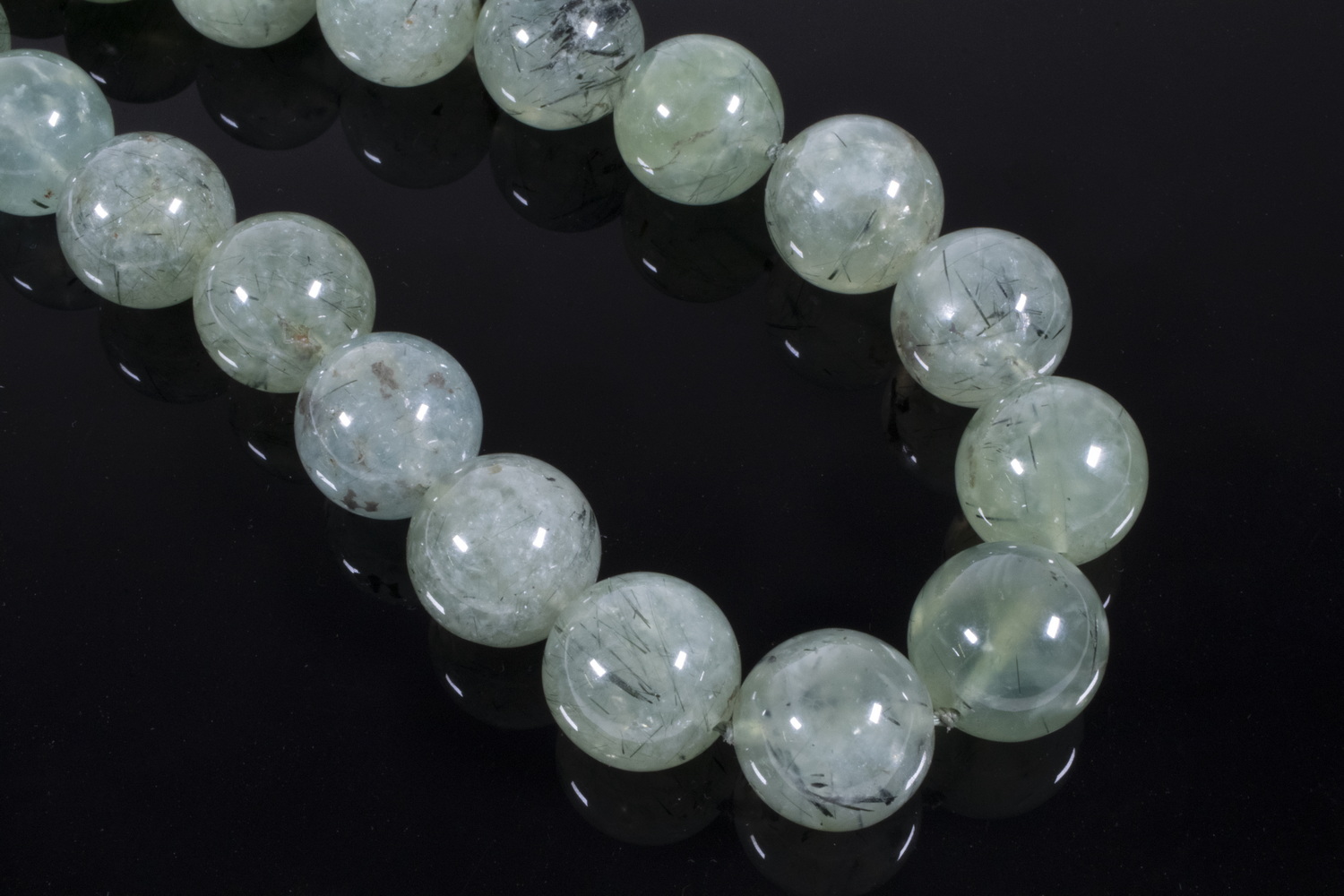 GREEN AGATE BEAD NECKLACE 18 long 30270c