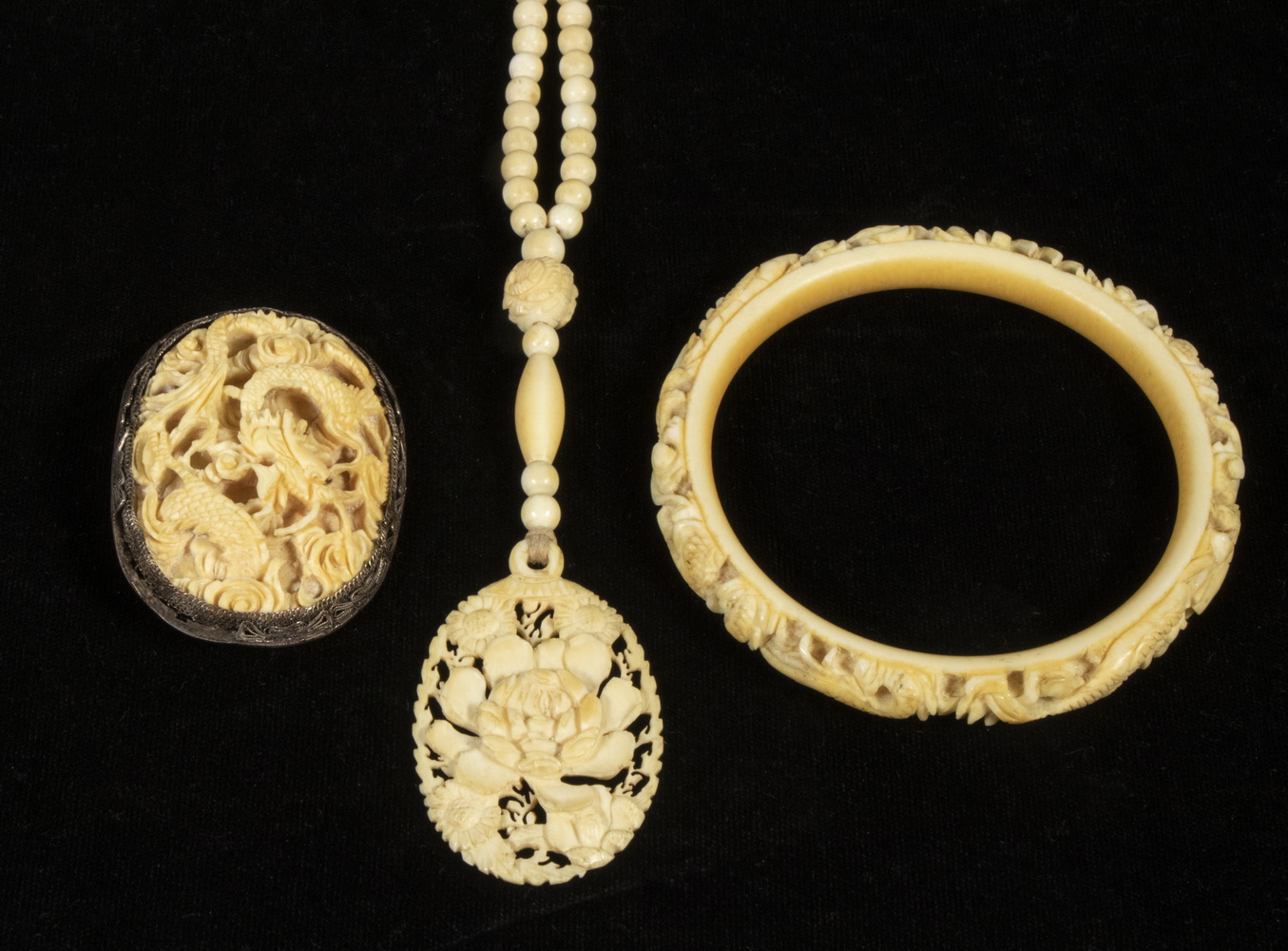 ANTIQUE IVORY JEWELRY Lot of 3  302731
