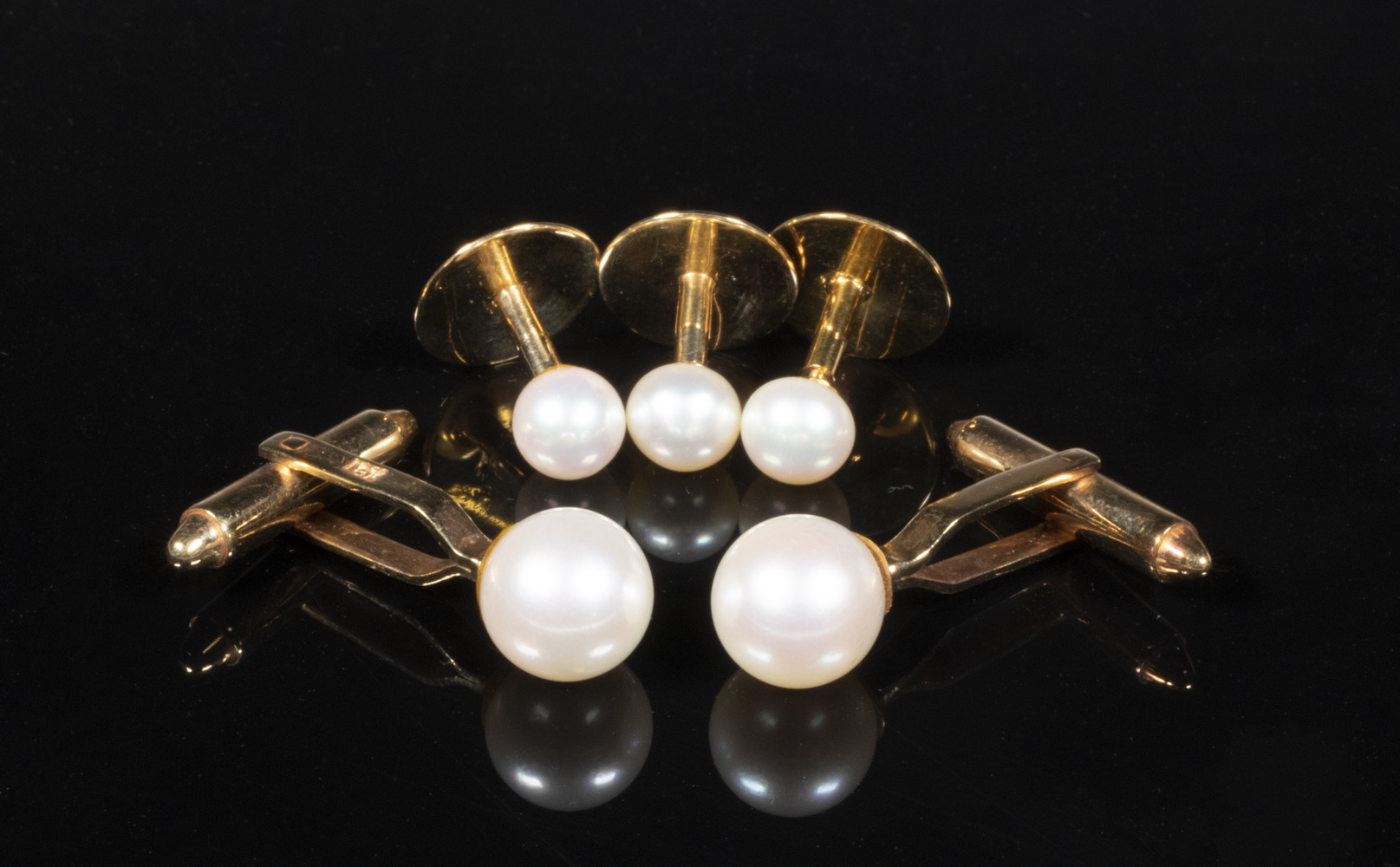 PR OF 18K GOLD AND 9MM PEARL CUFFLINKS 302748