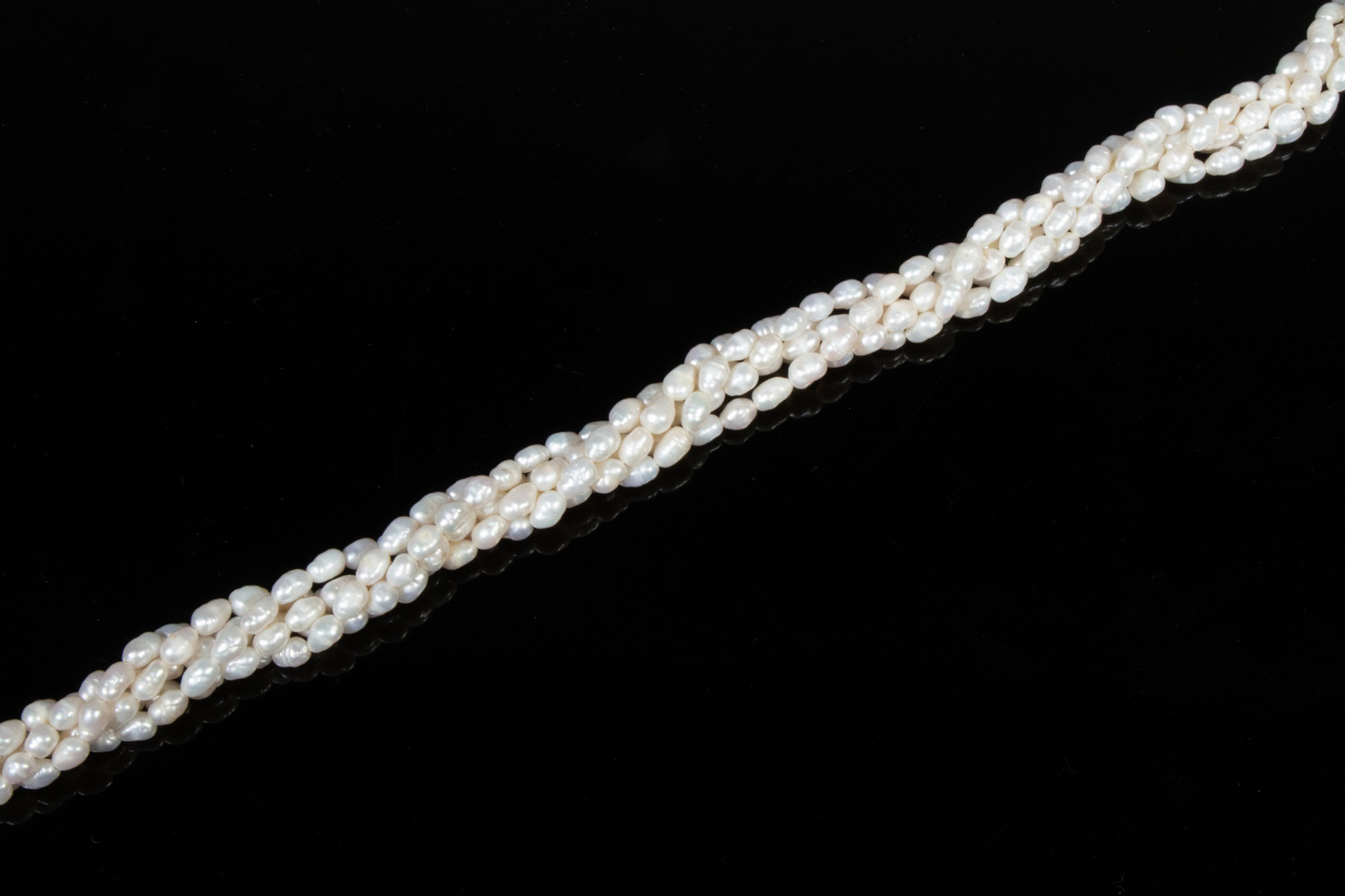 FRESH WATER PEARL NECKLACE Four