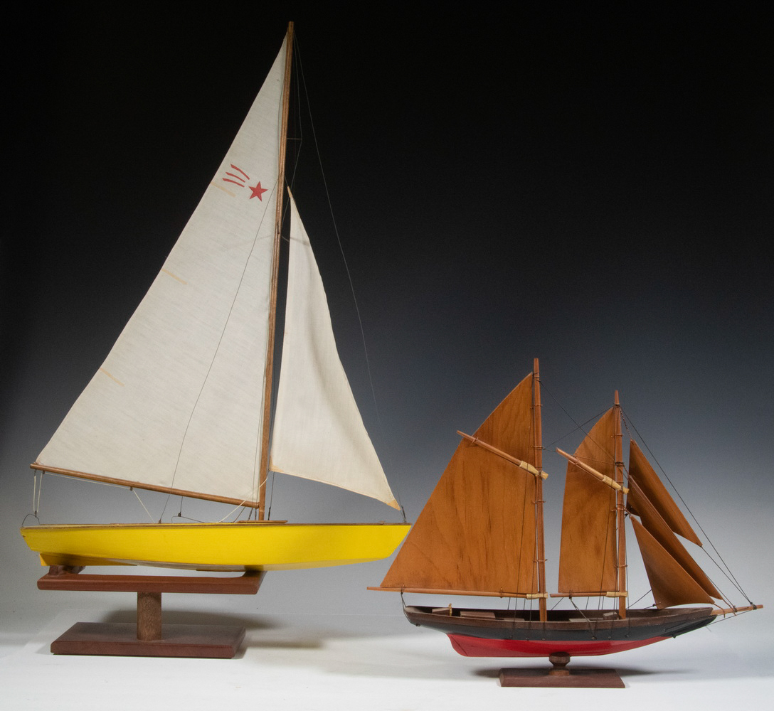 (2) BOAT MODELS: YELLOW RACER MODEL