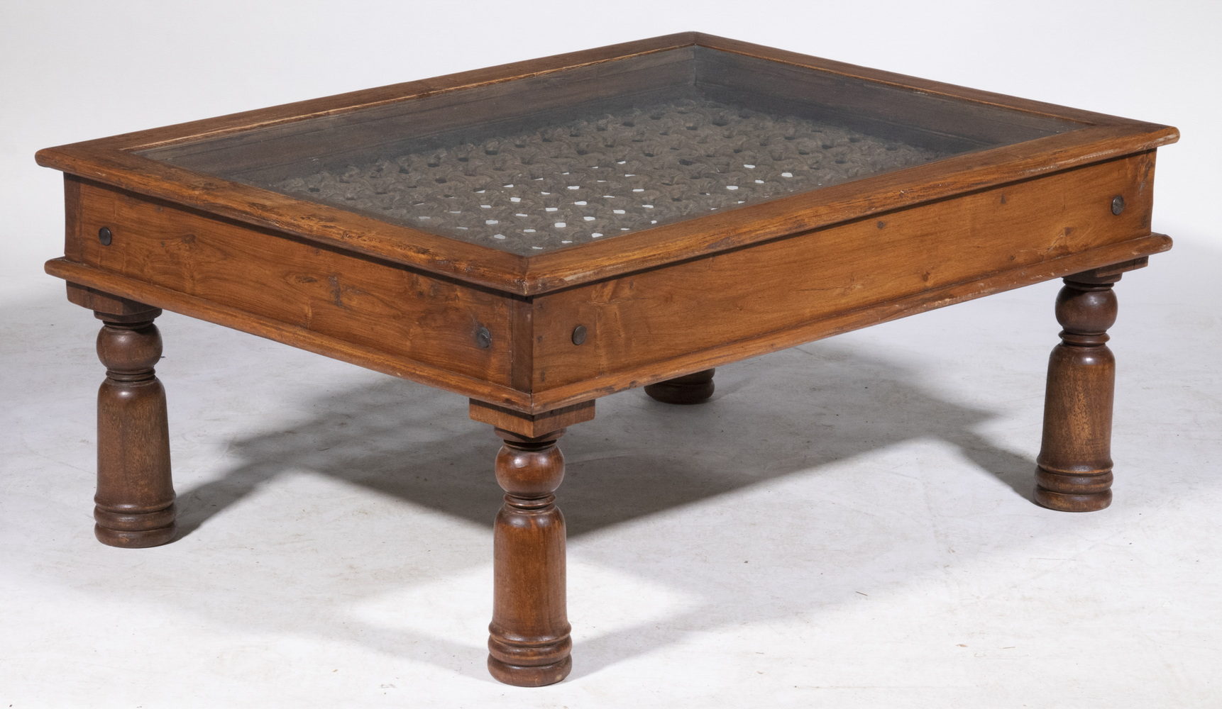 SOUTH ASIAN COFFEE TABLE Vintage 3028ab