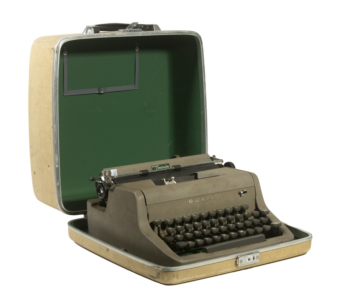 ROYAL PORTABLE TYPEWRITER Senior 302941