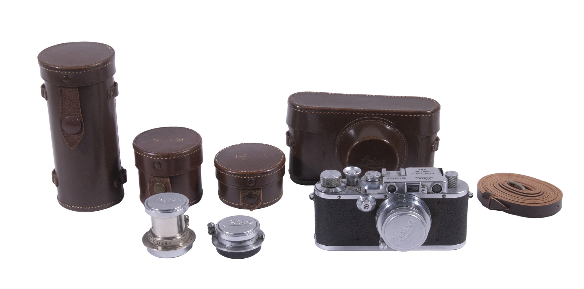 LEICA III CAMERA IN CASE S N 118558 30296d