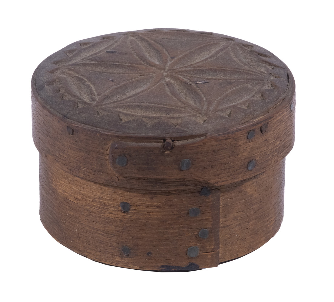 18TH C. ROUND CARVED TRINKET BOX