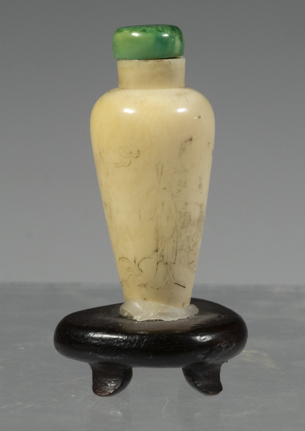 CHINESE MINIATURE IVORY SNUFF BOTTLE 302ae0