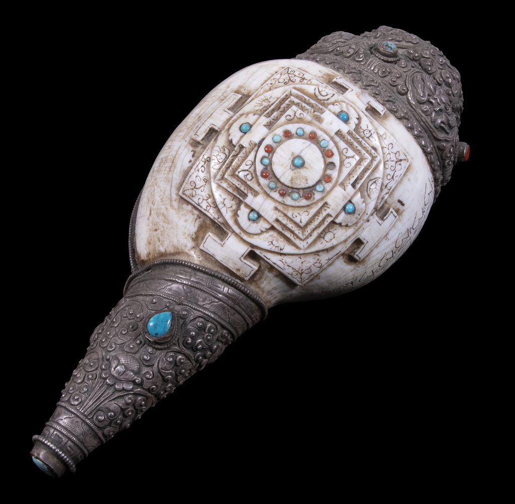 TIBETAN CHANK OR CONCH SHELL HORN  302b28