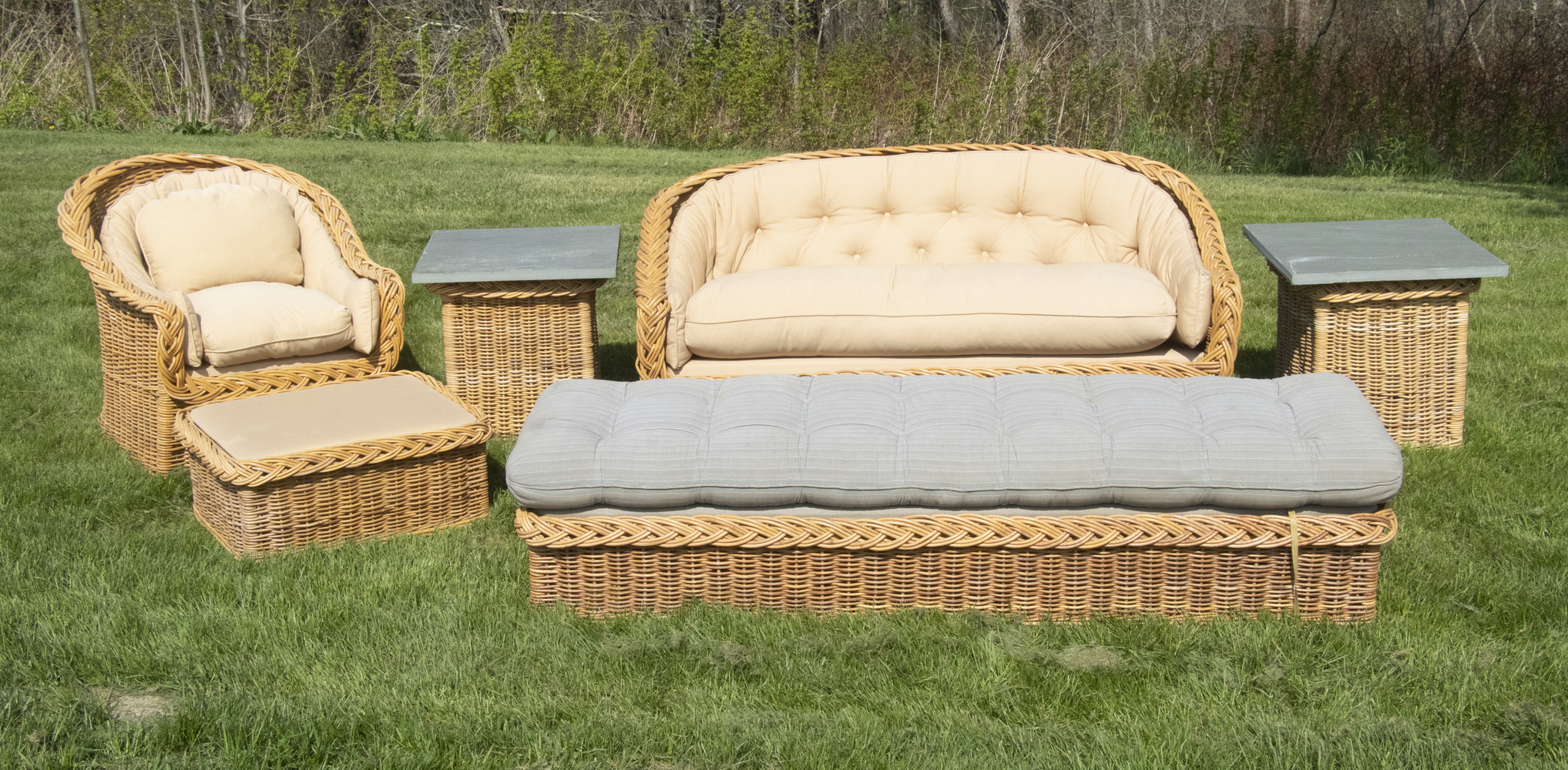 WICKER FURNITURE SET 6 Pieces 302b40