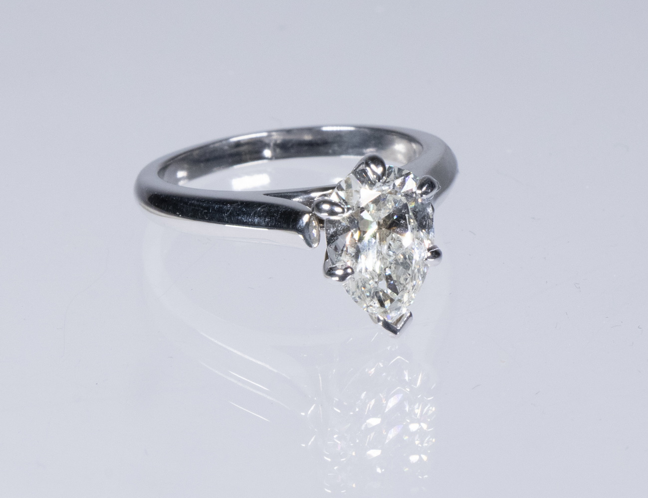 LADIES PEAR SHAPE DIAMOND RING 302b77