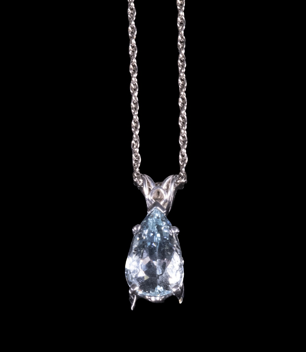 14K WHITE GOLD AND AQUAMARINE PENDANT 302b79