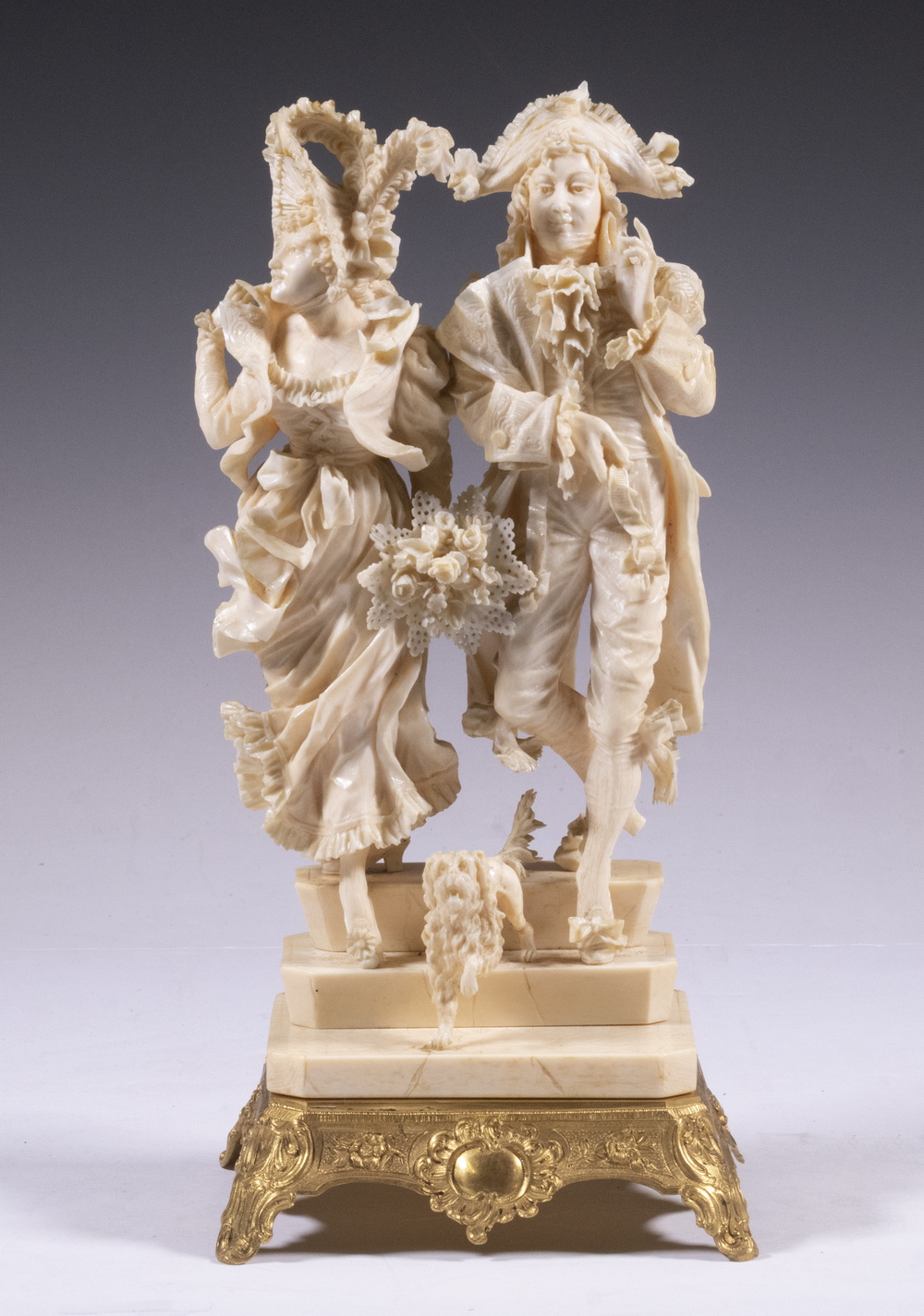 IVORY CARVING OF DANDY 18TH C  302be7