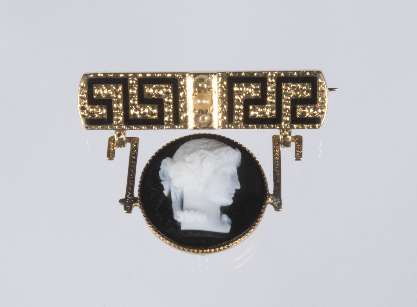 VICTORIAN CAMEO BROOCH Circa 1880