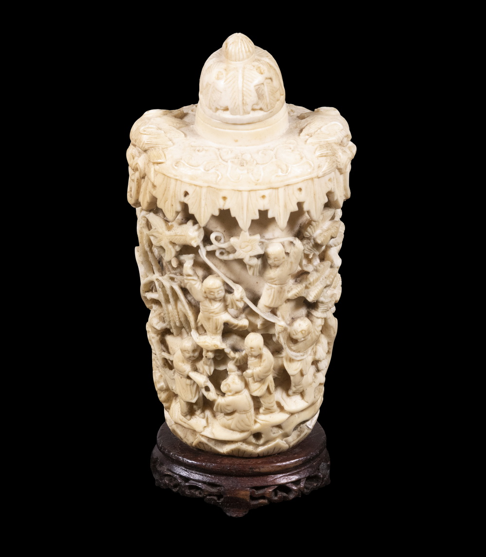 CHINESE LARGE SNUFF BOTTLE IN IVORY 302def