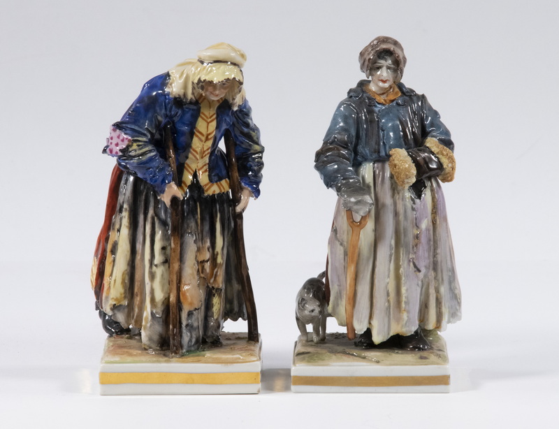  2 CAPODIMONTE FIGURINES OF BEGGAR 302ef9