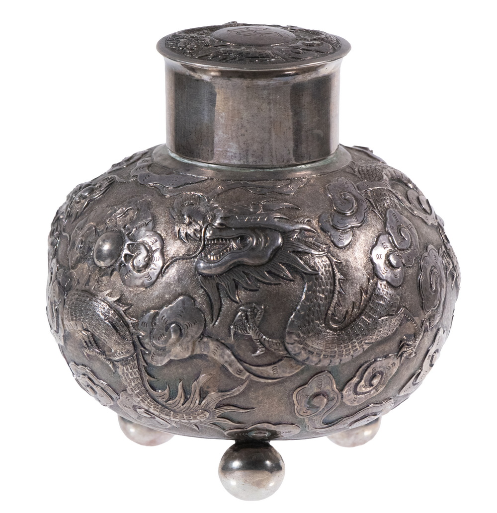 CHINESE EXPORT SILVER LIDDED JAR  302f40