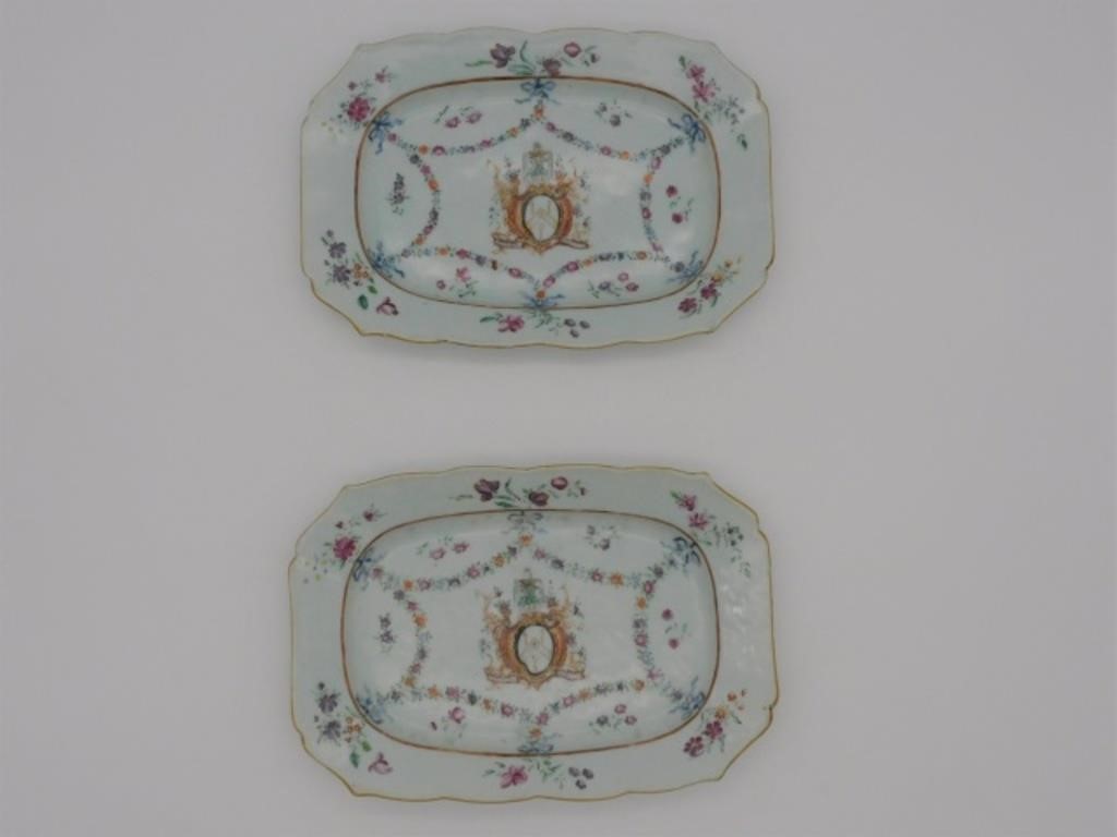 PAIR OF SMALL CHINESE EXPORT ARMORIAL 3031b0