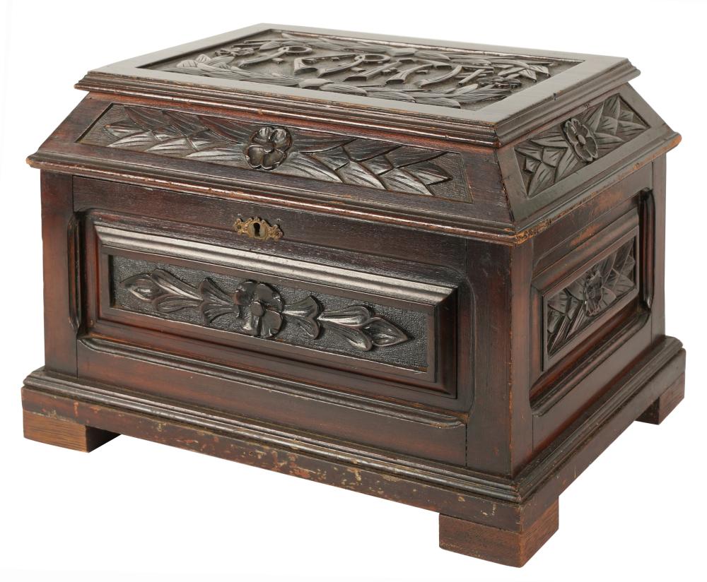 CARVED MAHOGANY TABLE BOXthe hinged 3031dc